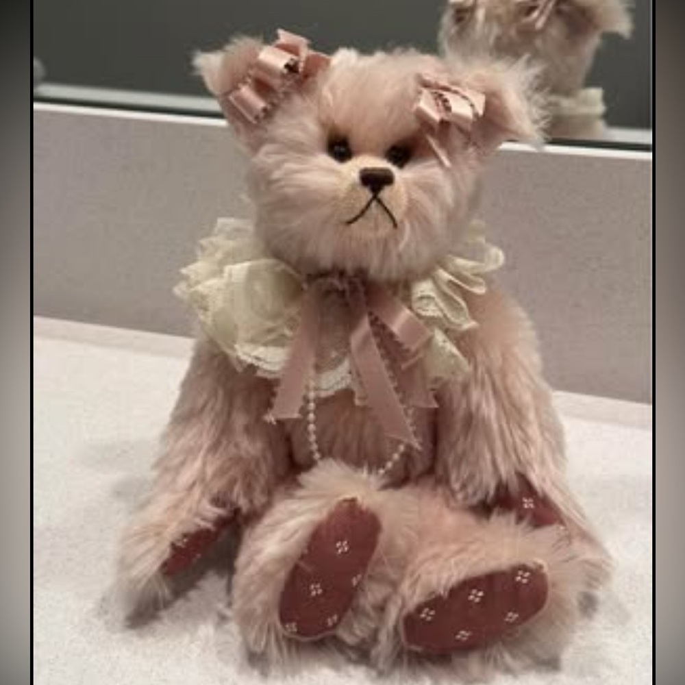 VINTAGE BEAR ELEGANCE Joan
Woessner Mohair Jamie 1995
Teddy Bear Collectible